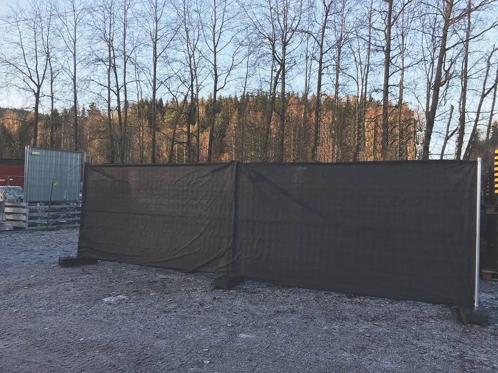 svart täckduk